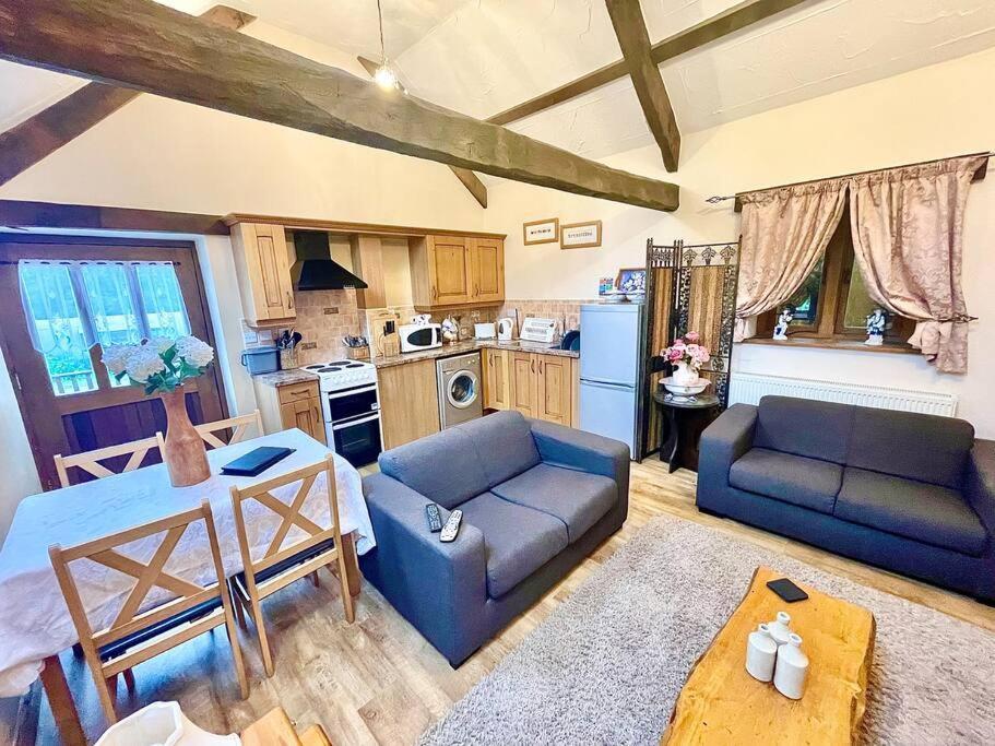 Villa Stone Built Barn In A Beautiful Rural Setting Llangwm-Isaf Exterior foto