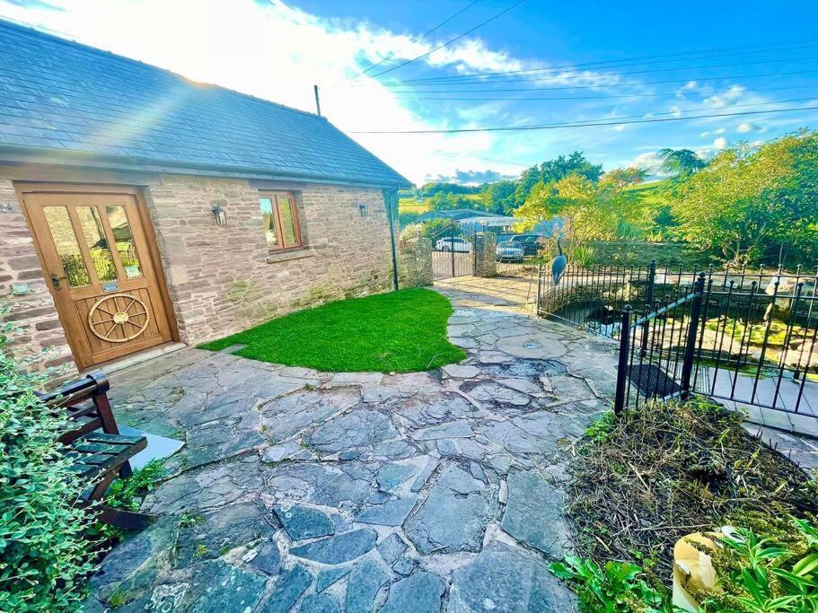 Villa Stone Built Barn In A Beautiful Rural Setting Llangwm-Isaf Exterior foto