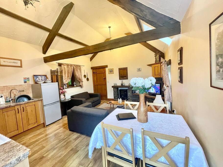 Villa Stone Built Barn In A Beautiful Rural Setting Llangwm-Isaf Exterior foto