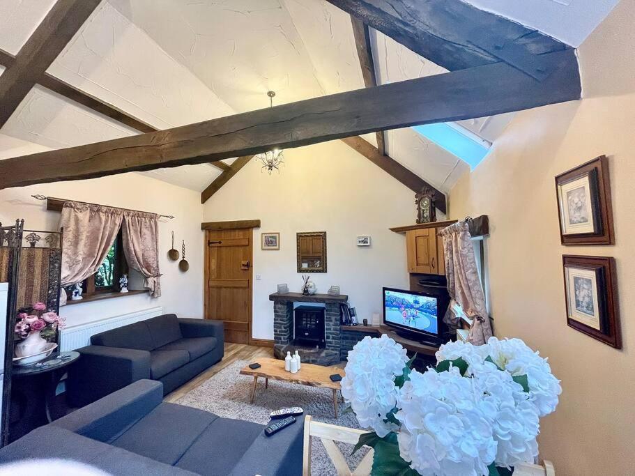 Villa Stone Built Barn In A Beautiful Rural Setting Llangwm-Isaf Exterior foto